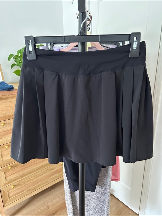 lululemon athletica Pants - Lululemon Skort. Size 4. Black. Excellent condition.